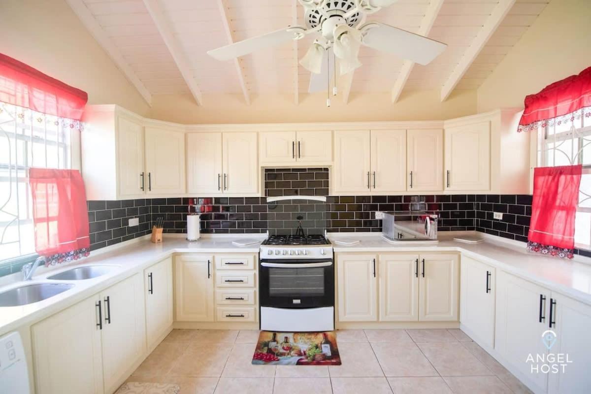 Beachy Cottage I Kitchen I Wi-Fi I Shaded Cabana I Parking Сейнт Филип Екстериор снимка
